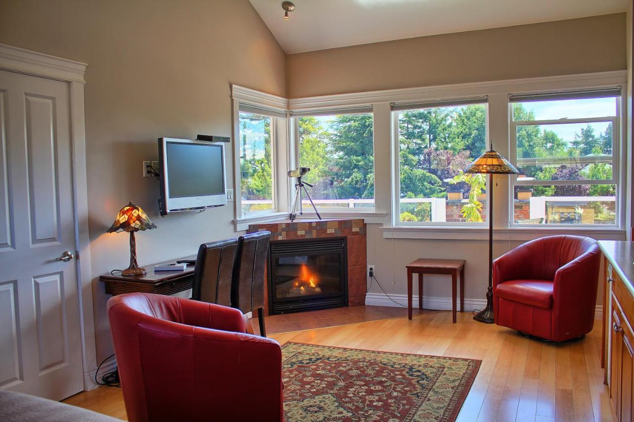Birds Of A Feather Victoria Oceanfront Studio Suites Colwood Esterno foto