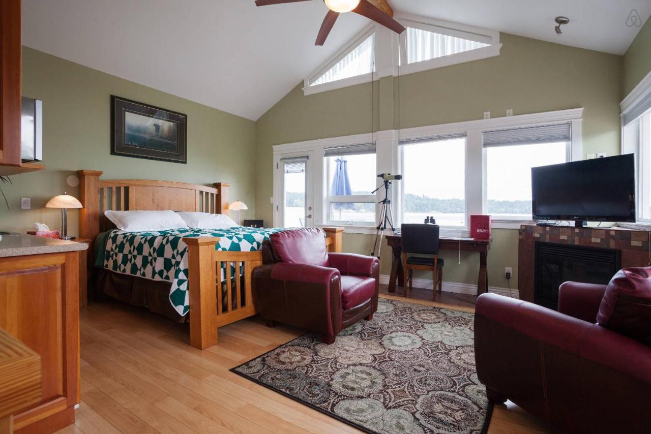 Birds Of A Feather Victoria Oceanfront Studio Suites Colwood Esterno foto