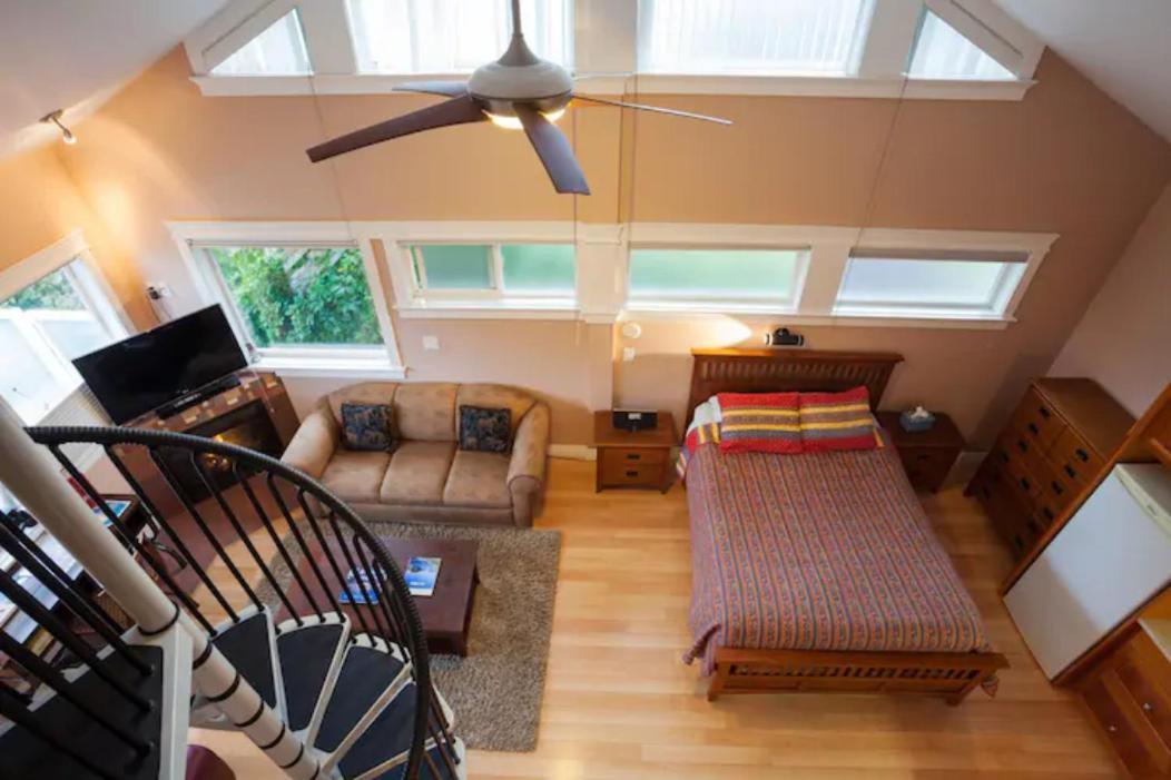 Birds Of A Feather Victoria Oceanfront Studio Suites Colwood Esterno foto