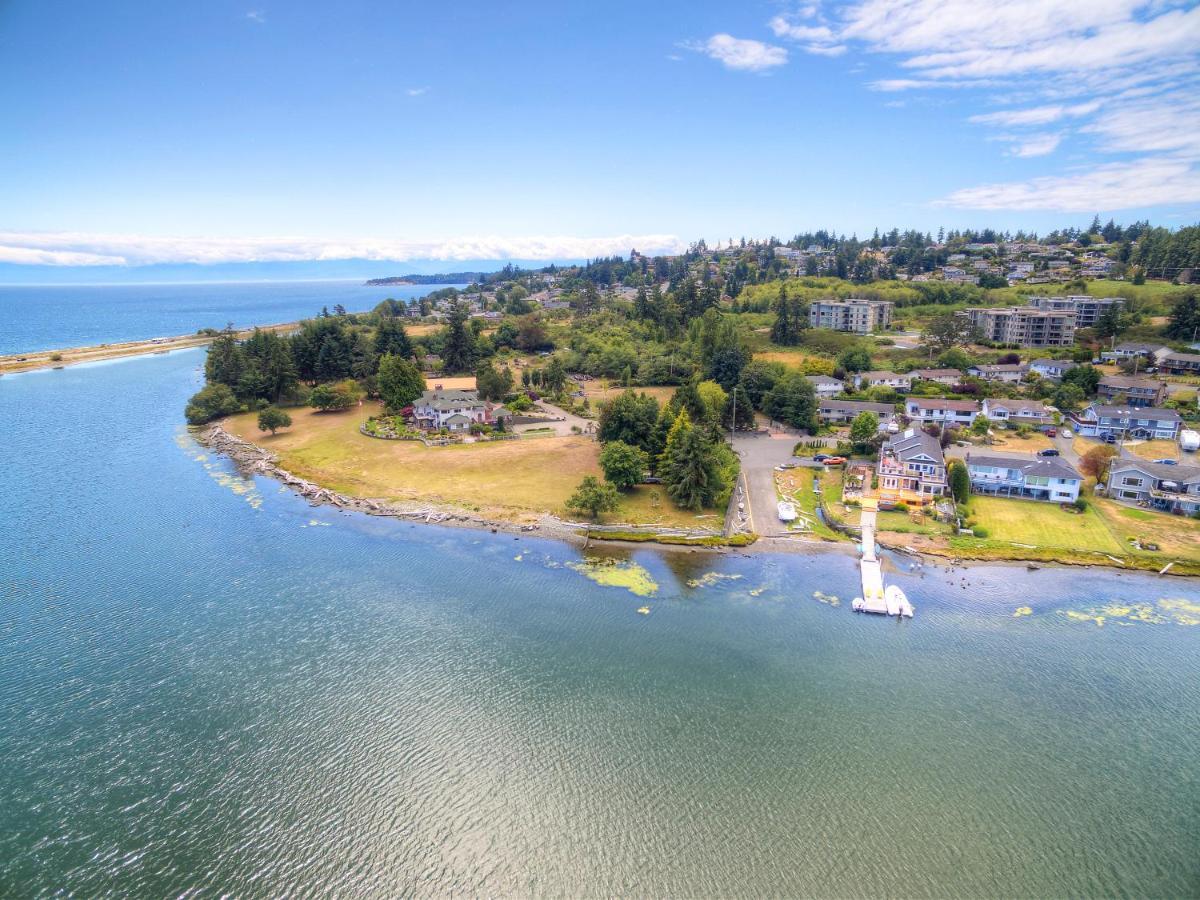 Birds Of A Feather Victoria Oceanfront Studio Suites Colwood Esterno foto