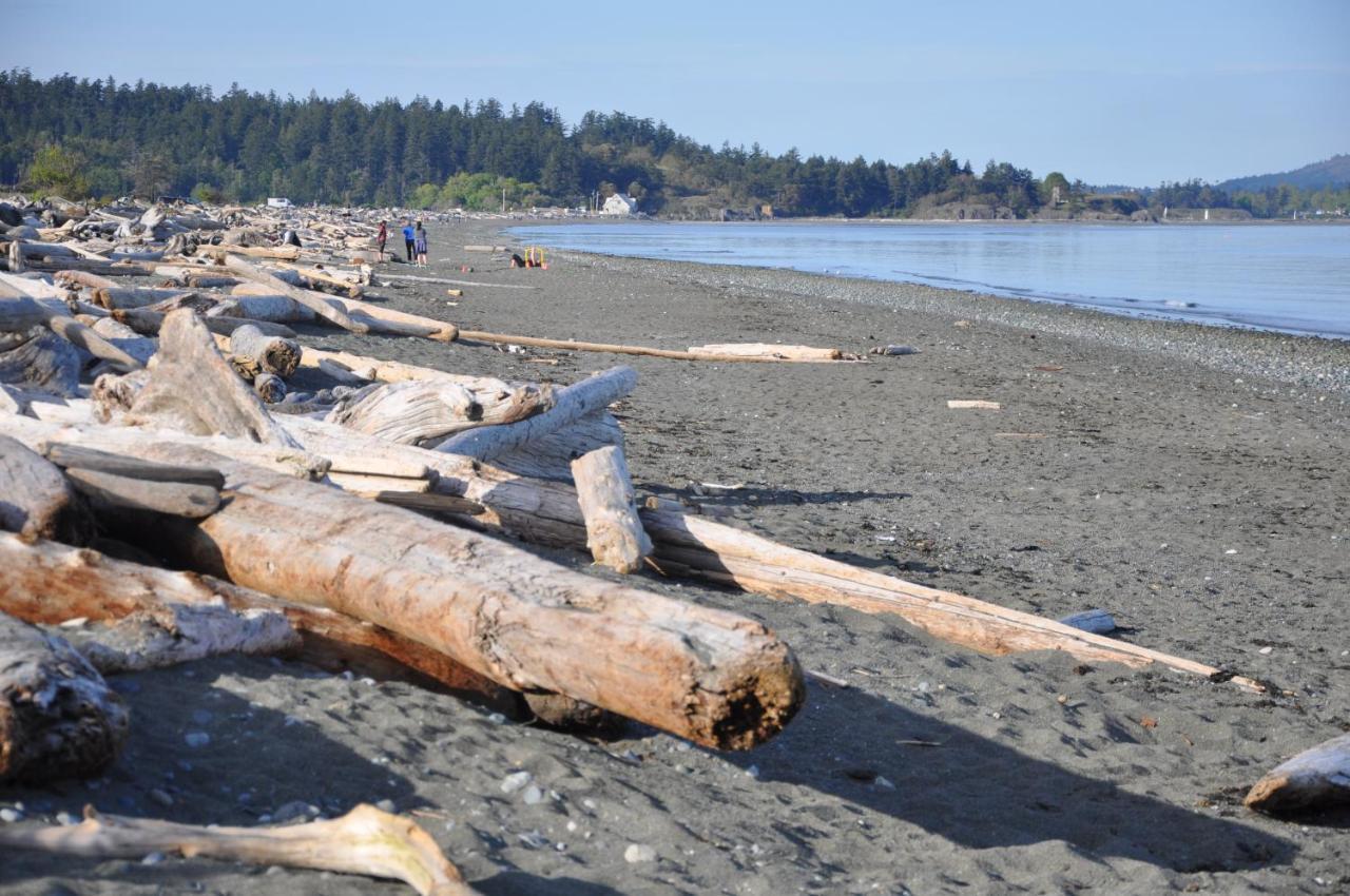 Birds Of A Feather Victoria Oceanfront Studio Suites Colwood Esterno foto