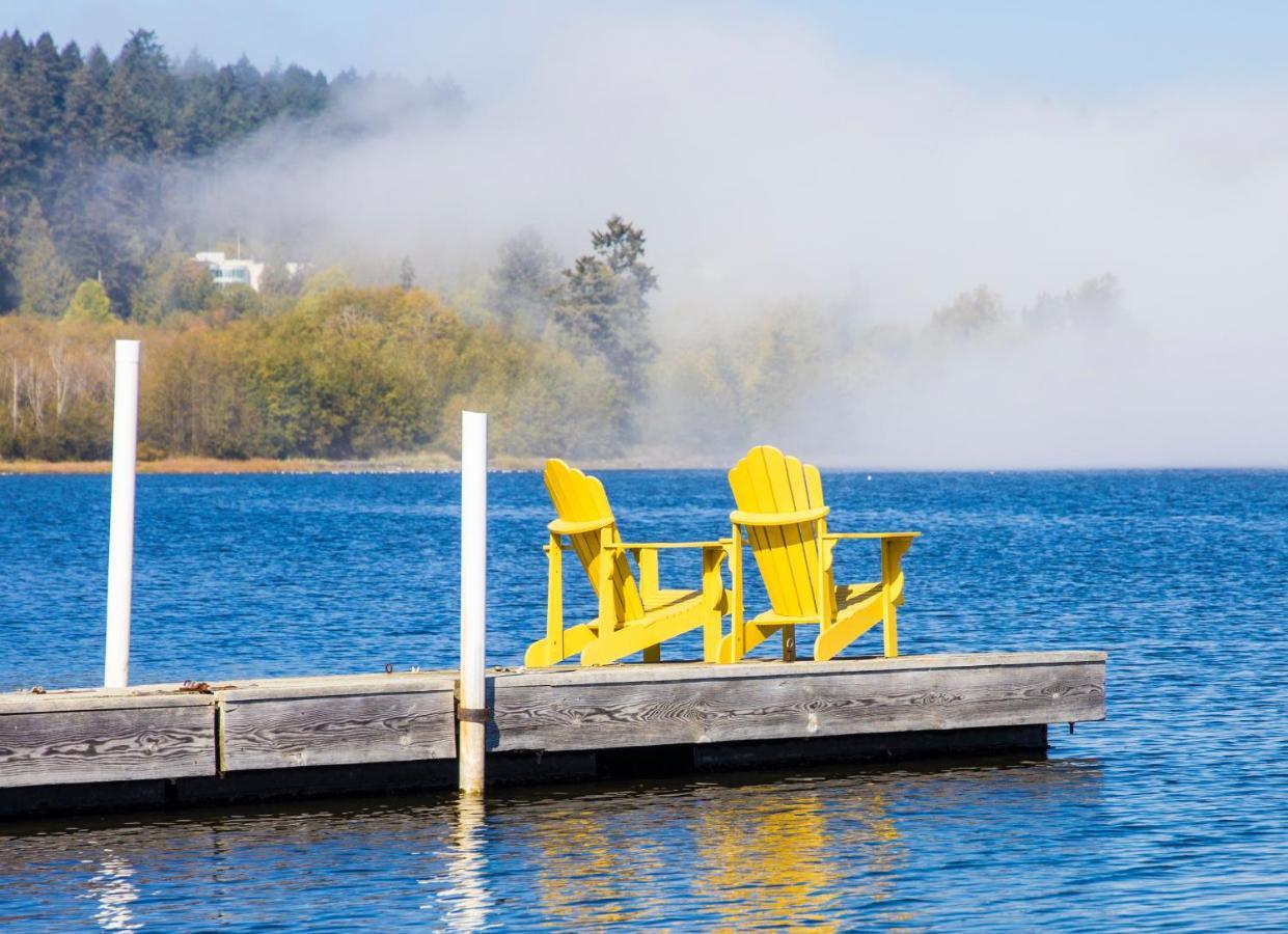 Birds Of A Feather Victoria Oceanfront Studio Suites Colwood Esterno foto