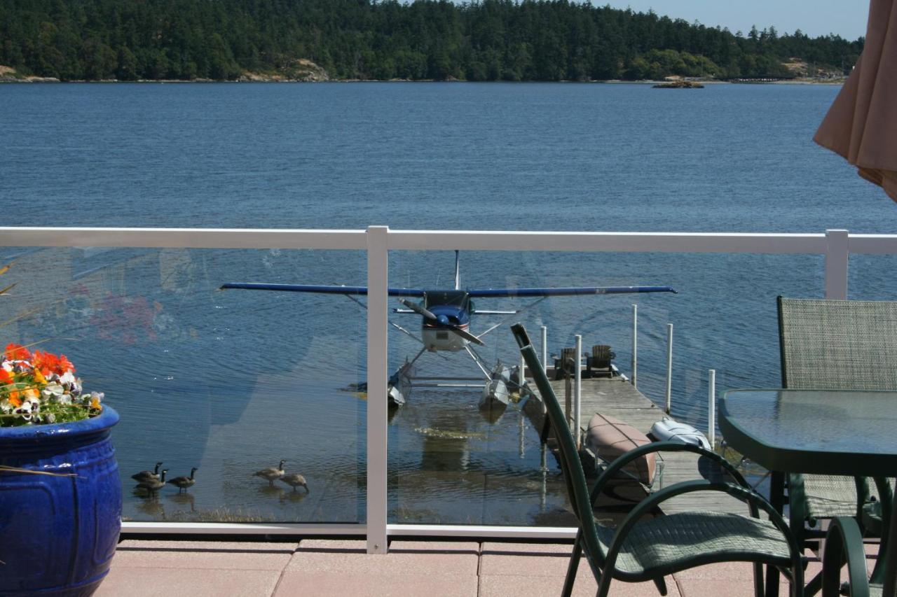 Birds Of A Feather Victoria Oceanfront Studio Suites Colwood Esterno foto