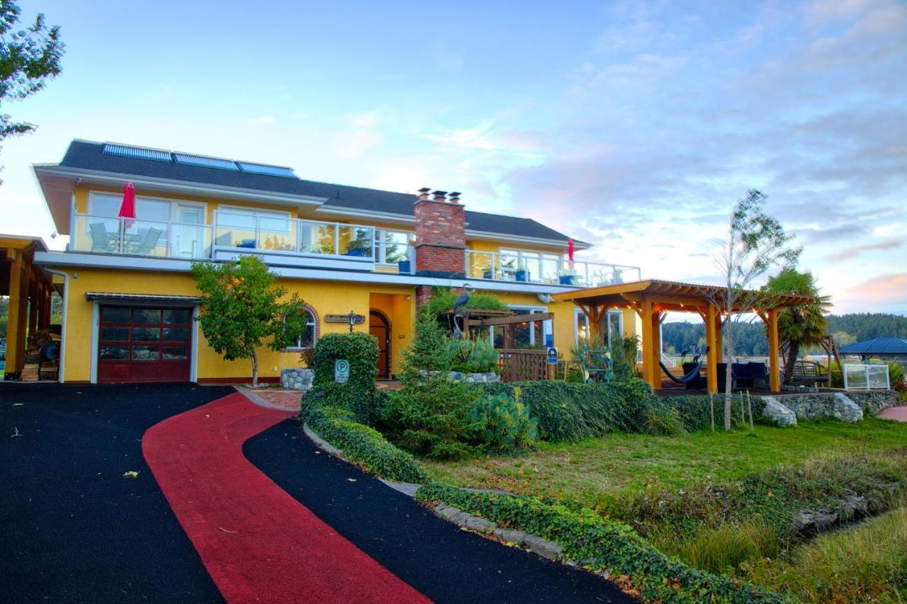Birds Of A Feather Victoria Oceanfront Studio Suites Colwood Esterno foto
