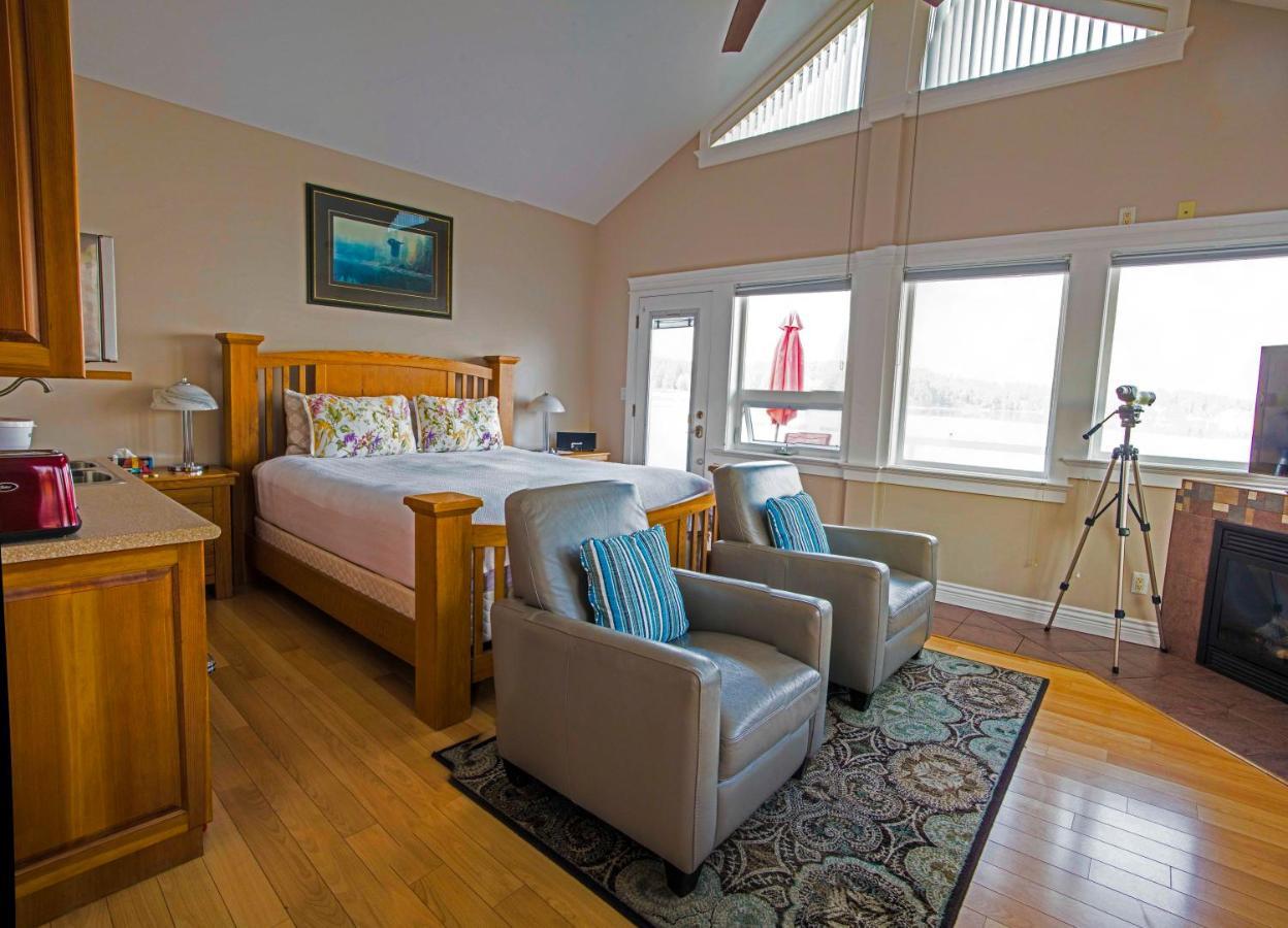 Birds Of A Feather Victoria Oceanfront Studio Suites Colwood Esterno foto