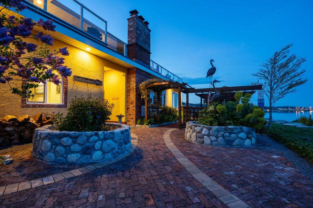 Birds Of A Feather Victoria Oceanfront Studio Suites Colwood Esterno foto