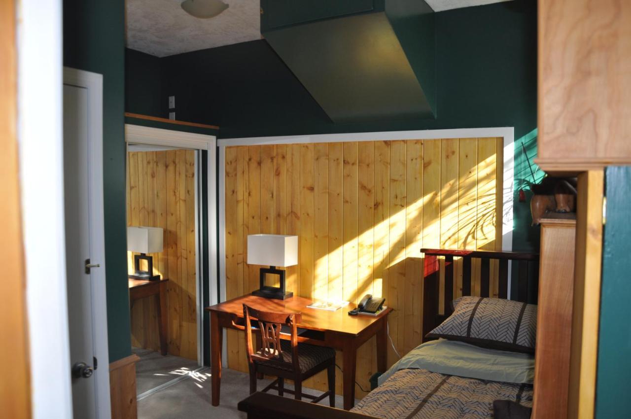 Birds Of A Feather Victoria Oceanfront Studio Suites Colwood Esterno foto