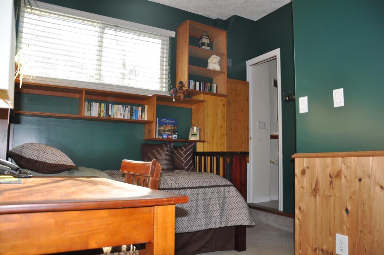 Birds Of A Feather Victoria Oceanfront Studio Suites Colwood Esterno foto