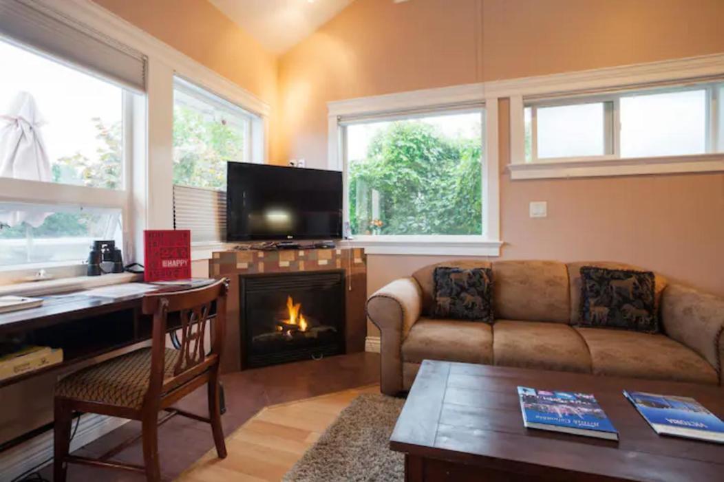 Birds Of A Feather Victoria Oceanfront Studio Suites Colwood Esterno foto