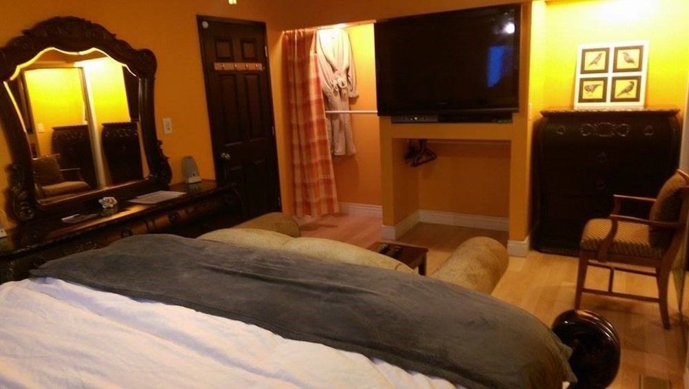 Birds Of A Feather Victoria Oceanfront Studio Suites Colwood Esterno foto