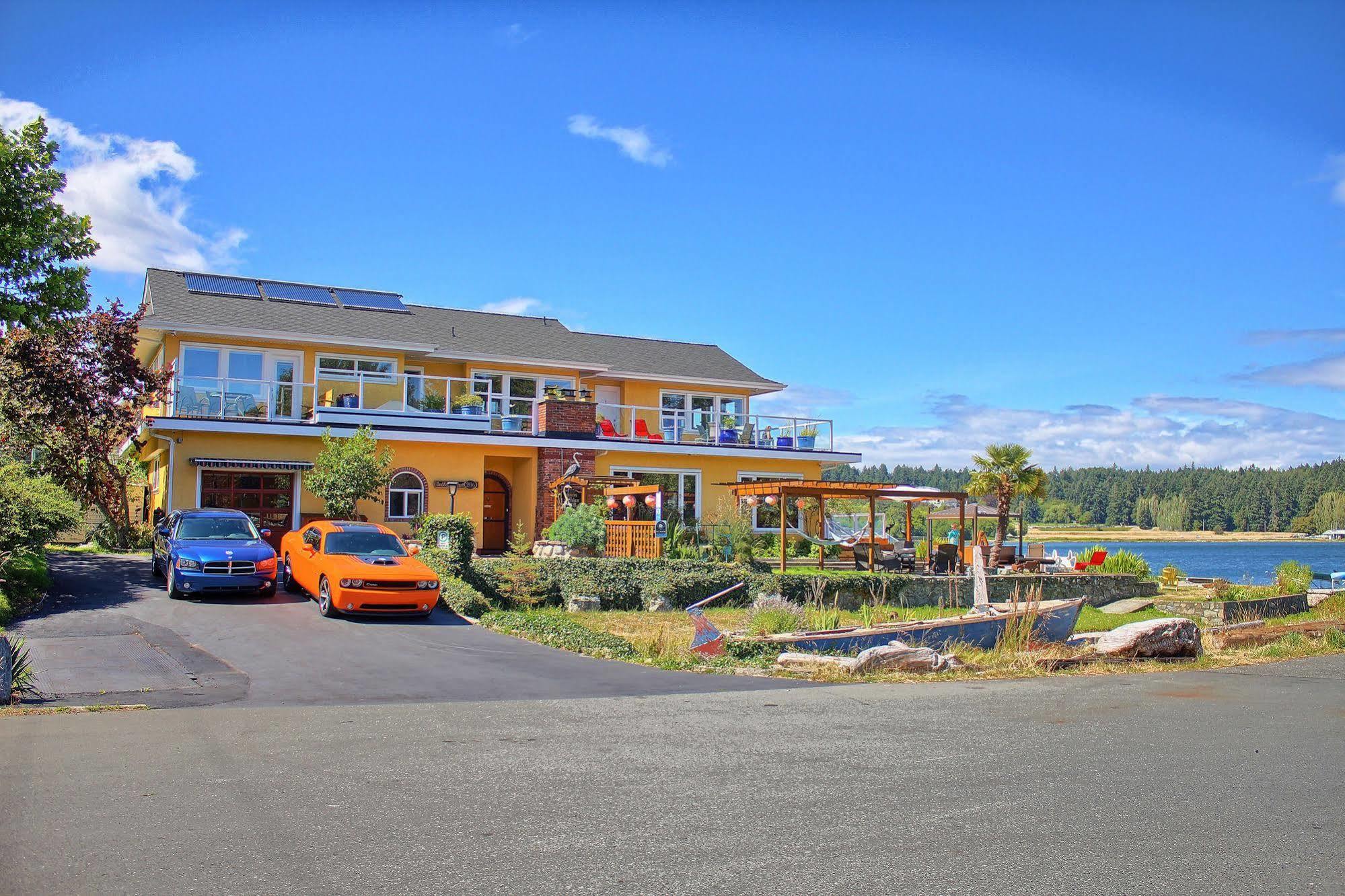Birds Of A Feather Victoria Oceanfront Studio Suites Colwood Esterno foto