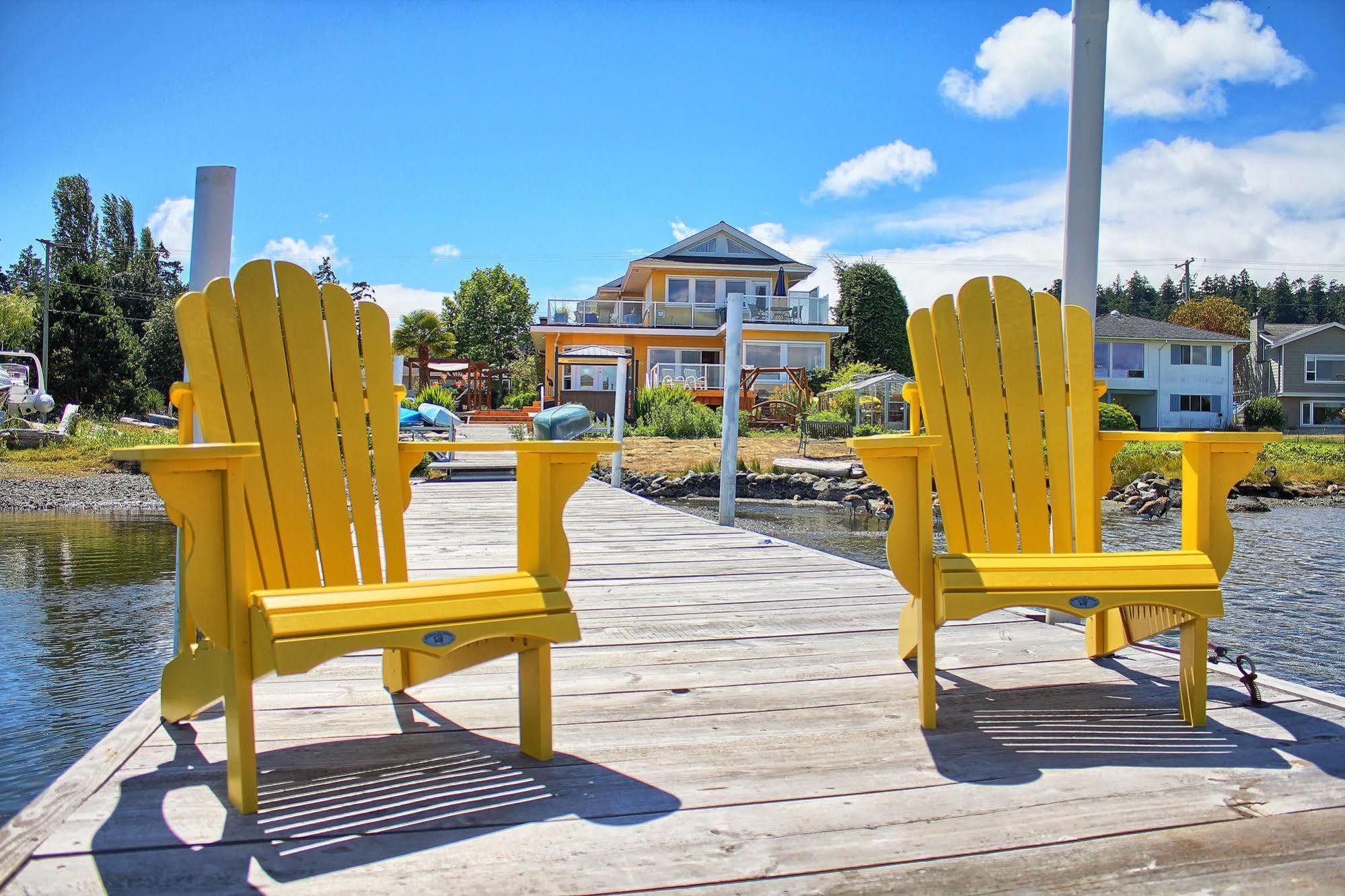 Birds Of A Feather Victoria Oceanfront Studio Suites Colwood Esterno foto