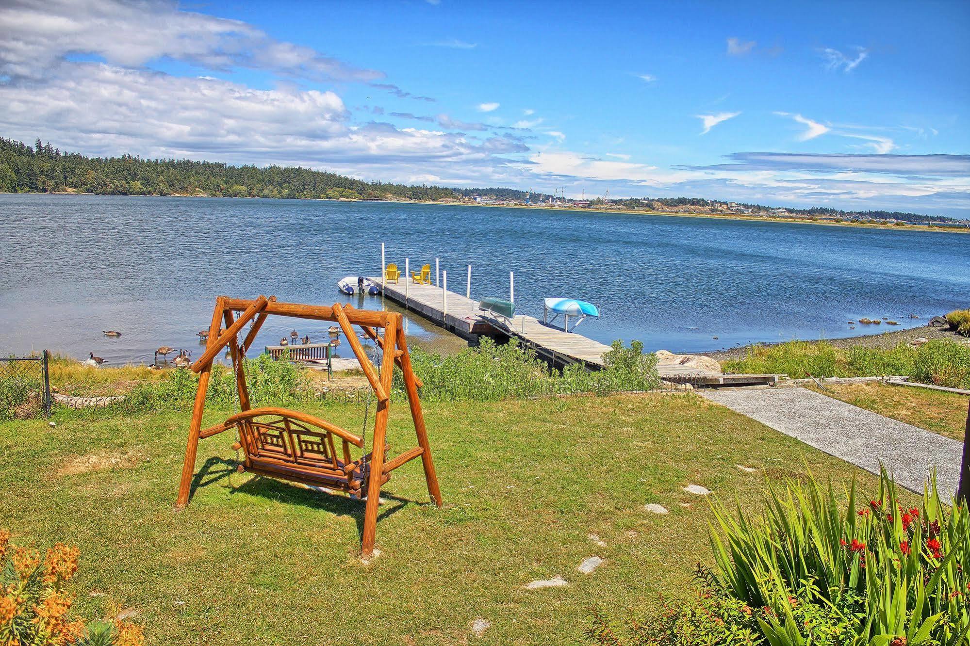 Birds Of A Feather Victoria Oceanfront Studio Suites Colwood Esterno foto