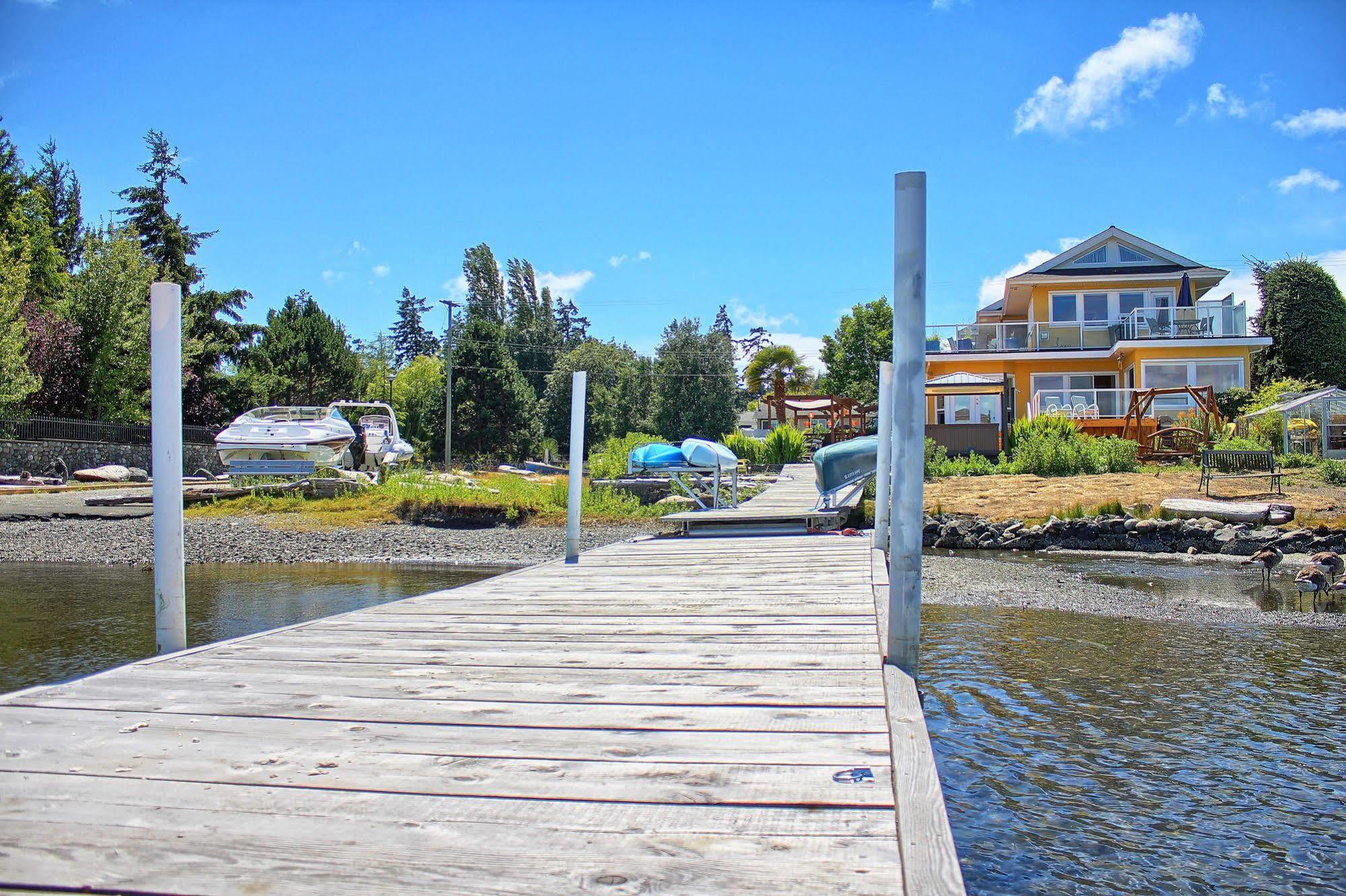 Birds Of A Feather Victoria Oceanfront Studio Suites Colwood Esterno foto