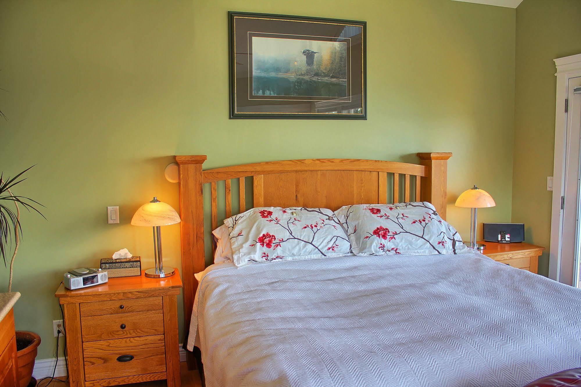 Birds Of A Feather Victoria Oceanfront Studio Suites Colwood Esterno foto